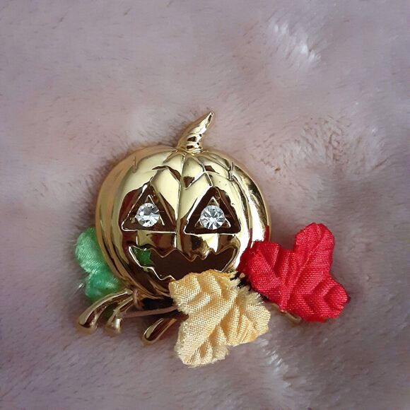 Vintage Avon Gold Tone Pumpkin Fabric Leaves Brooch Pin Halloween Fall - Picture 1 of 2
